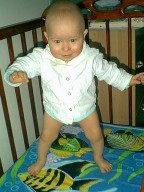 Мальчик стоит...